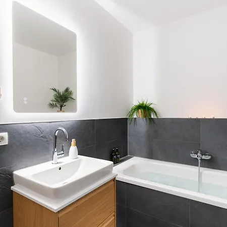 Premium-apartment Mit Balkon - Perfekt Fuer Familien, Gruppen Und Geschaeftsreisende - Zaya Apartamento Leipzig