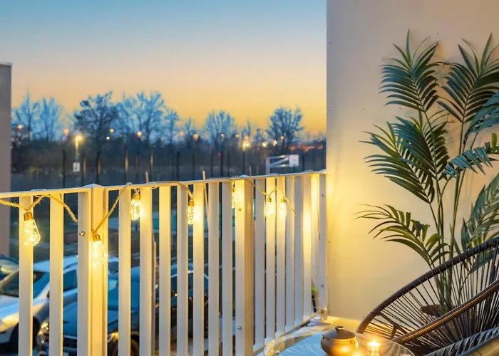 Premium-apartment Mit Balkon - Perfekt Fuer Familien, Gruppen Und Geschaeftsreisende - Zaya *