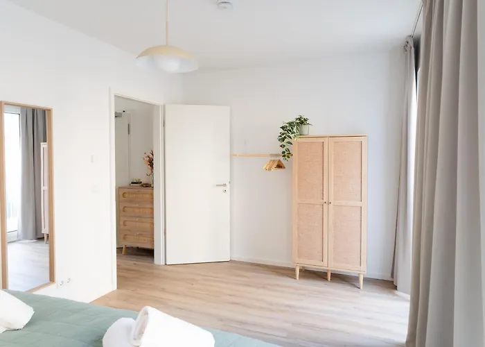 Premium-apartment Mit Balkon - Perfekt Fuer Familien, Gruppen Und Geschaeftsreisende - Zaya