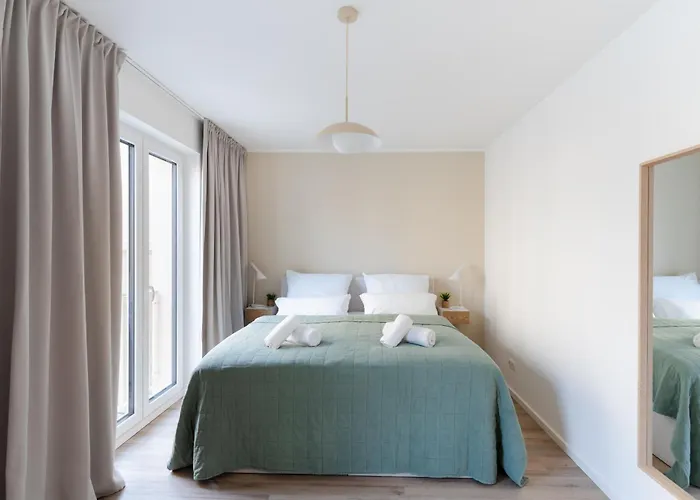 Premium-apartment Mit Balkon - Perfekt Fuer Familien, Gruppen Und Geschaeftsreisende - Zaya *