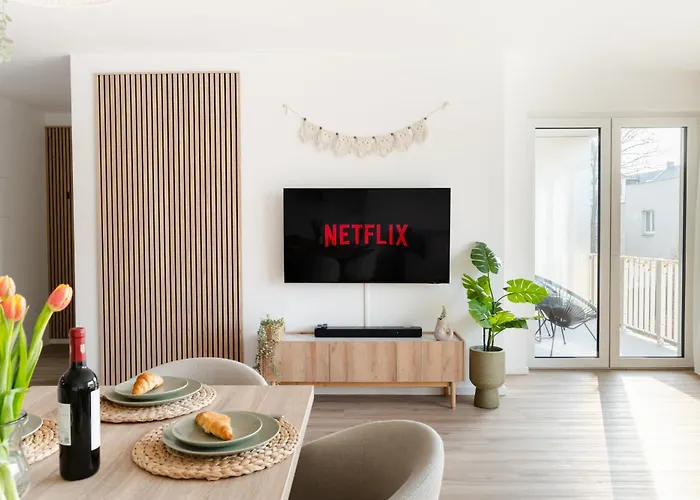 Premium-apartment Mit Balkon - Perfekt Fuer Familien, Gruppen Und Geschaeftsreisende - Zaya *