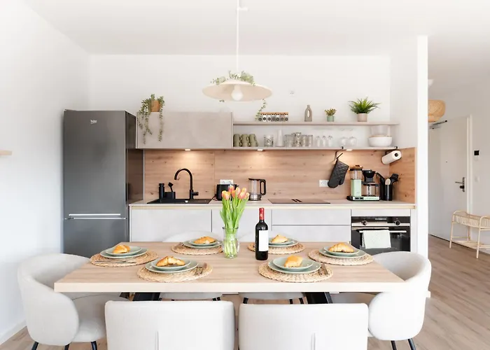 公寓 Premium-apartment Mit Balkon - Perfekt Fuer Familien, Gruppen Und Geschaeftsreisende - Zaya *