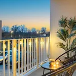 Premium-apartment Mit Balkon - Perfekt Fuer Familien, Gruppen Und Geschaeftsreisende - Zaya *