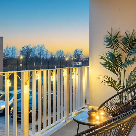 Neu - Premium-apartment Mit Balkon - Perfekt Fuer Familien, Gruppen Und Geschaeftsreisende *