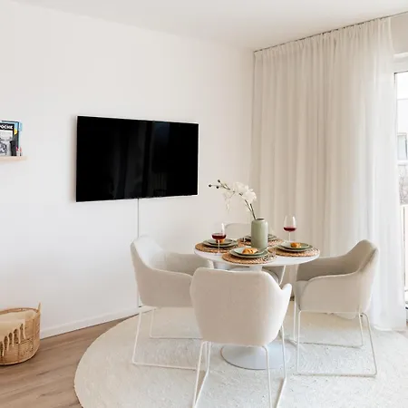 Neu - Premium-apartment Mit Balkon - Perfekt Fuer Familien, Gruppen Und Geschaeftsreisende Apartment *