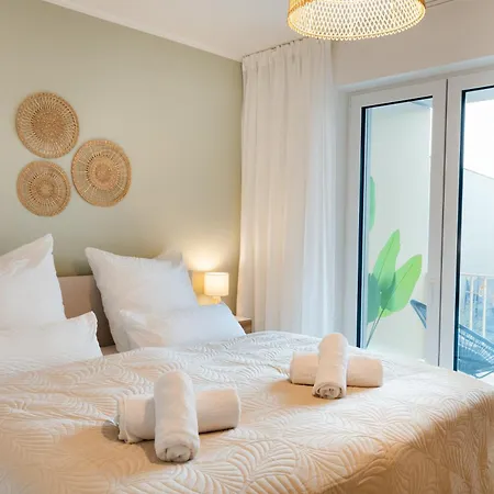 Neu - Premium-apartment Mit Balkon - Perfekt Fuer Familien, Gruppen Und Geschaeftsreisende *
