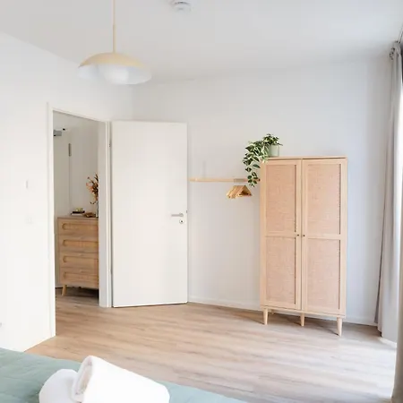 Neu - Premium-apartment Mit Balkon - Perfekt Fuer Familien, Gruppen Und Geschaeftsreisende