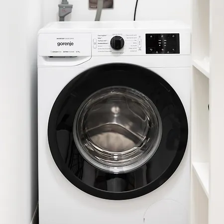 Apartment Neu - Premium-apartment Mit Balkon - Perfekt Fuer Familien, Gruppen Und Geschaeftsreisende *