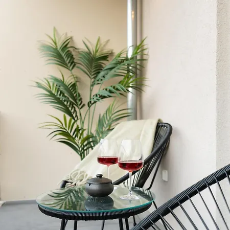 Premium-apartment Mit Balkon - Perfekt Fuer Familien, Gruppen Und Geschaeftsreisende - Zaya Apartman Lipcse