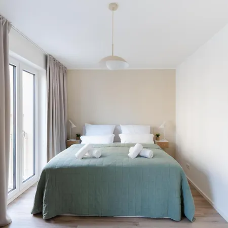 Neu - Premium-apartment Mit Balkon - Perfekt Fuer Familien, Gruppen Und Geschaeftsreisende *