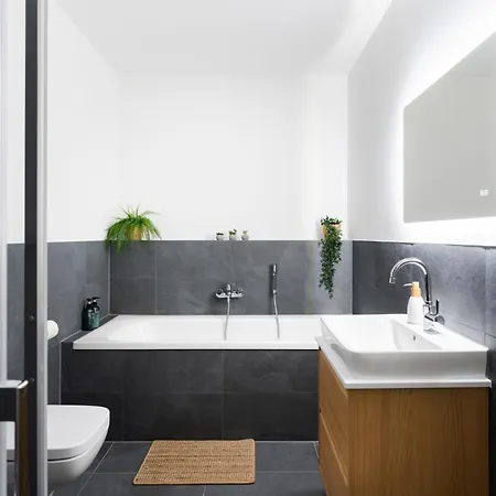 Neu - Premium-apartment Mit Balkon - Perfekt Fuer Familien, Gruppen Und Geschaeftsreisende Apartment Leipzig