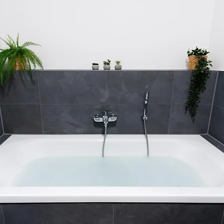 Neu - Premium-apartment Mit Balkon - Perfekt Fuer Familien, Gruppen Und Geschaeftsreisende * Leipzig